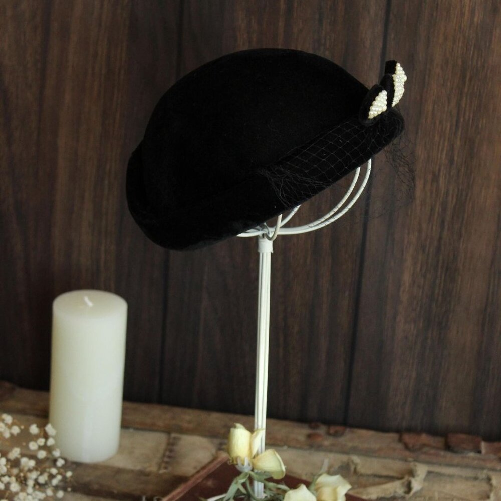 Vintage 1940s Hat, Black Small Topper with Birdcage Veil and Faux Pearl - Picture 4 of 10